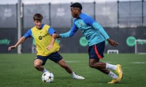 Рақиб мураббийи “Барса”нинг икки ўйинчисини қутқармоқчи