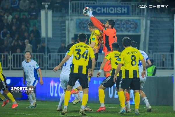 Бундай тўқнашувларни кўрмасангиз бўлмайди ёхуд Суперлигамиз бизни "оловли" ўйинларга чорламоқда