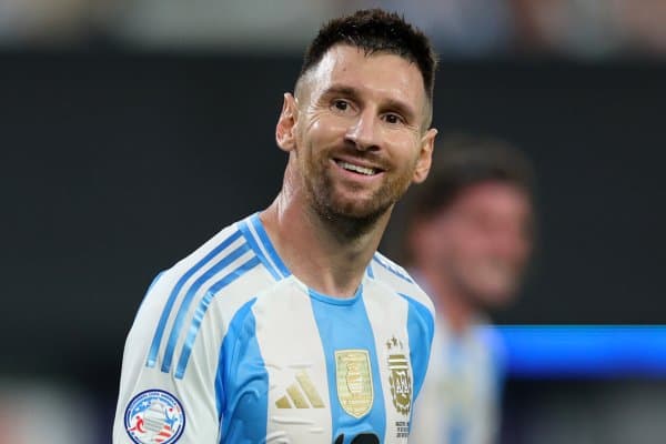 “Барса” Мессининг дўсти учун беш нафар юлдузни қурбон қилмоқда