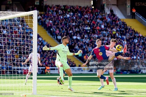 Ла Лига. "Барселона" Каталония дербисида йирик ҳисобда зафар қучди, Левандовскидан дубль 