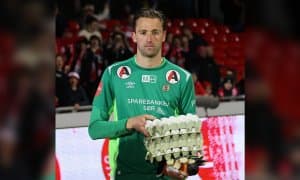 Европада баҳайбат дарвозабонга мукофот сифатида тўрт қути тухум берилди