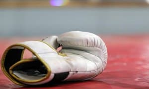 Рингда ҳушидан кетган боксчи бироз ўтиб вафот этди