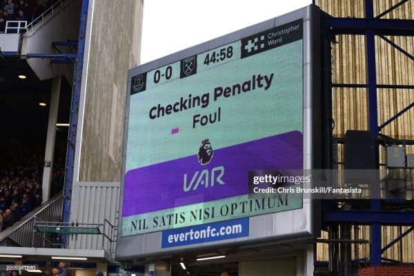 АПЛда офсайдни аниқлаш учун янги технология ишга туширилади