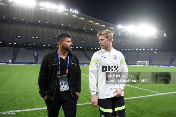 "Сити" собиқ футболчиси Де Брюйненинг кетишига муносабат билдирди