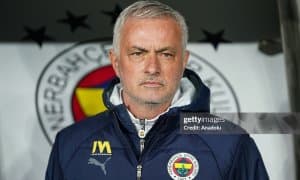 "Галатасарой" мураббийига ташланган Мауриньо жазоланди