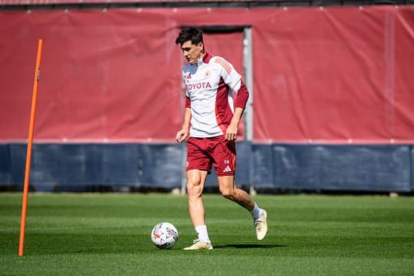 "Арсенал"нинг собиқ футболчиси Шомуродовга мураббийлик қилиши мумкин