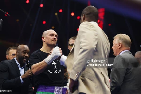 Расман. WBO Александр Усикнинг кейинги жангини эълон қилди