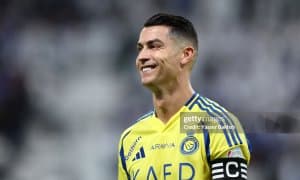 Таниқли боксчи Криштиану Роналдуга таклиф билан чиқди