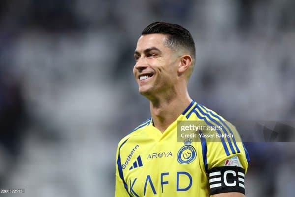 Таниқли боксчи Криштиану Роналдуга таклиф билан чиқди