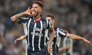 Марказий ҳимоячи Серхио Рамос мексикаликларга гол уришни ўргатяпти