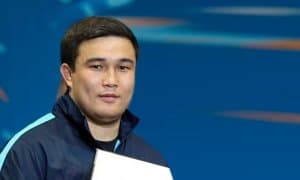 Қозоғистон мураббийи: "Бу ноҳақлик! Вояга етганлар ўсмирлар ўртасидаги турнирларда иштирок этмаслиги керак"