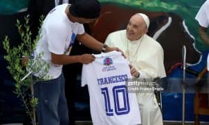 Рим папасининг вафоти сабаб қолдирилган ўйинлар қайси санага кўчирилди?