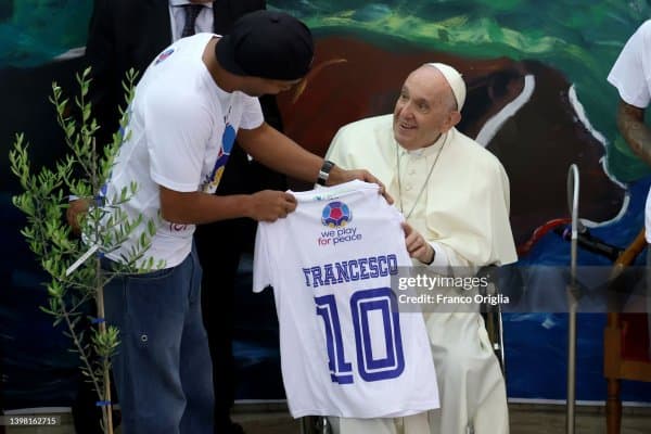 Рим папасининг вафоти сабаб қолдирилган ўйинлар қайси санага кўчирилди?