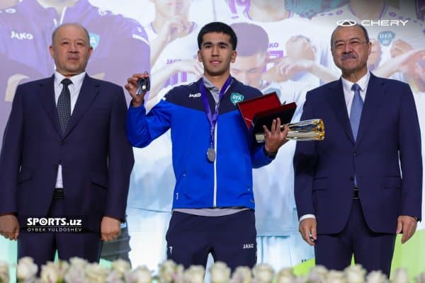 Чемпионларни кутиб олиш маросимидан фотолавҳалар!