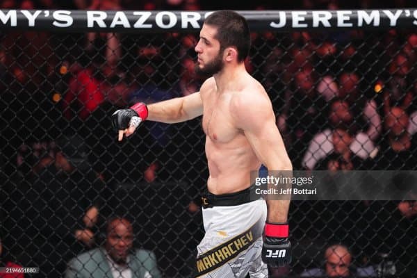 Ислом Махачев Жастин Гэтжига қарши жанг қилади(ми?)