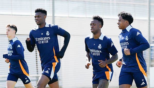 "Барса" мухлислари "Реал" билан ўйин олдидан Винисиусни ҳақорат қилишди