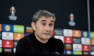 Эрнесто Вальверде "Манчестер Юнайтед"га қарши баҳсдан сўнг ҳакамлардан норози бўлди