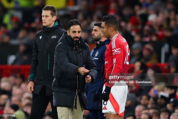 Аморим Каземирони ҳаммага намуна қилиб кўрсатмоқда