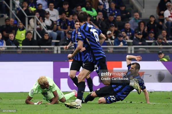 "Барселона"га пенальти берилиши керак эди — Хавьер Эстрада Фернандес ВАР ишини танқид қилди