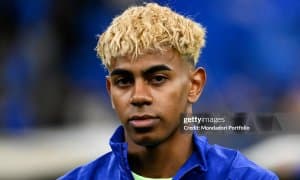 Невилл: "Ямал — бу ёшда бунчалик таъсир кўрсатган футболчини мен эслай олмайман"