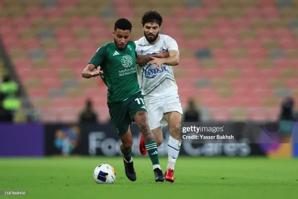 Эрон чемпионати. "Истиқлол" ва "Персеполис" иштирокидаги беллашув учун таркиблар эълон қилинди. Икки ҳамюртимиз захирада 