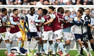 Англия клуби тўрт футболчидан қутилди