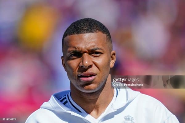 Мбаппе "Олтин бутса" учун курашда учликка кирди