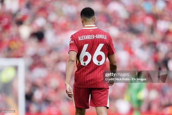 "Ливерпуль" футболчилари Арнольд учун хайрлашув зиёфати уюштиришди