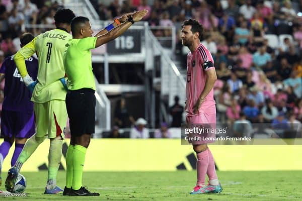 Месси: "Бу баҳона эмас, ҳакамлар кўп хато қилишмоқда"