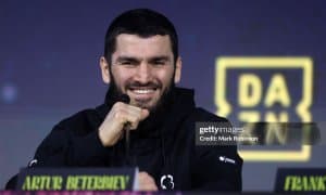 Артур Бетербиев: "Спорт мажмуасига номим берилиши - мен учун катта шараф!"