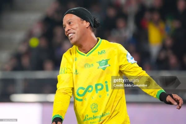 Роналдиньо Чемпионлар лигасини ким қўлга киритишини айтди