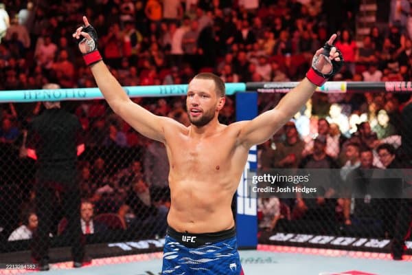 Ренье де Риддер: "Хамзат Чимаев дю Плессини муддатдан аввал енга олмайди"