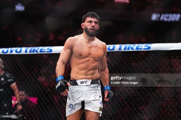 Арман Царукян UFC да ҳали мағлуб бўлмаган жангчига "вызов" ташлади