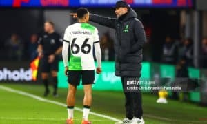 Юрген Клопп Арнольдга нисбатан бўлган ҳуштакбозликдан ранжигани ҳақида гапирди