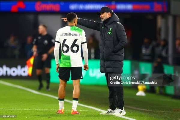 Юрген Клопп Арнольдга нисбатан бўлган ҳуштакбозликдан ранжигани ҳақида гапирди