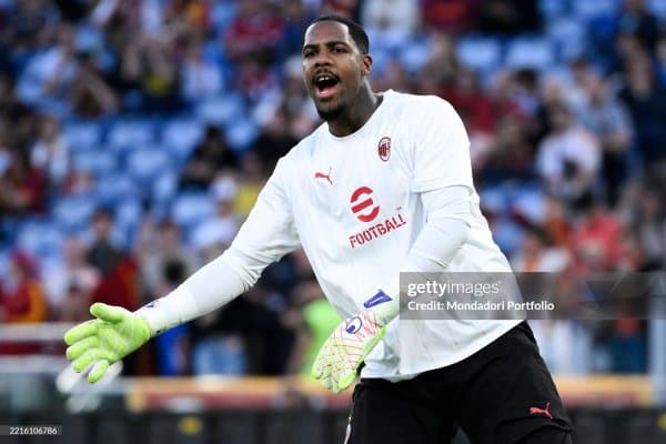 "Манчестер Юнайтед" А Сериядан дарвозабон олиб келади