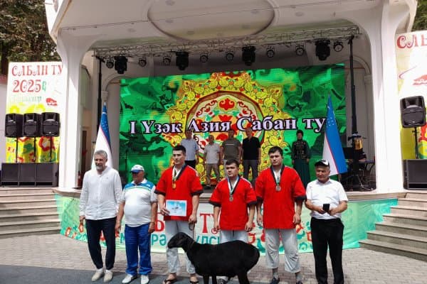 Тошкентда "сабантуй" байрами доирасида Татар кореш бўйича турнир ўтказилди