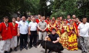 В Ташкенте в рамках праздника "сабантой" прошел турнир по татарской борьбе