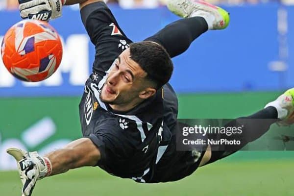 “Барса” супердарвозабонни олтита клубдан тортиб олди