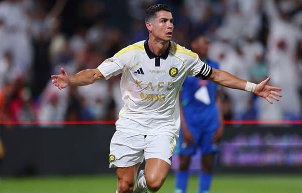 Роналду кетавер, ўрнингга зўри топилди