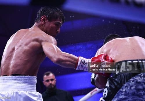 Муроджон Ахмадалиев досрочно одержал победу на ринге