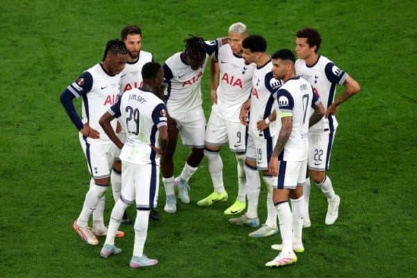 Расман: Тўрт футболчи кетди!