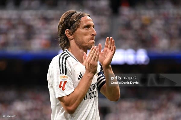 "Реал" Модричнинг ўрнини 100 миллионлик футболчи билан тўлдирмоқчи