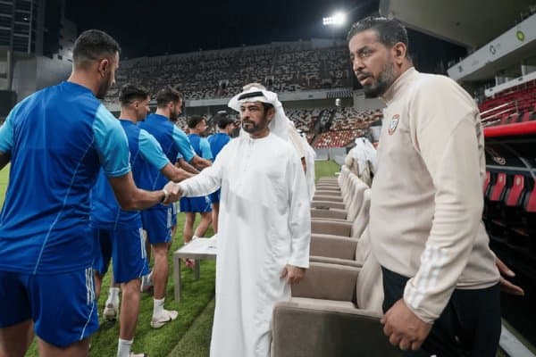 БАА футбол ассоциацияси президенти Ўзбекистонга қарши баҳс олдидан жамоа билан гаплашиб олди