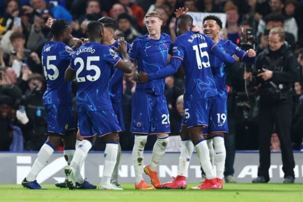 Уч суперфутболчидан бирини оламиз!