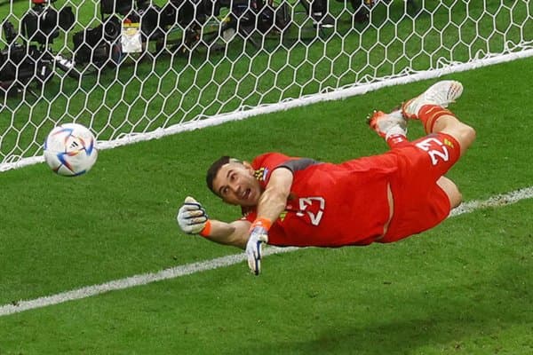 Манчестерликлар дунёнинг энг зўр дарвозабонини олиб келади