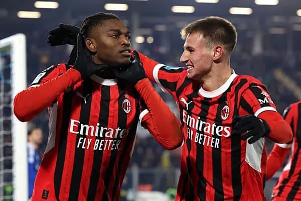 Суперклуб икки суперҳужумчига оғиз соляпти