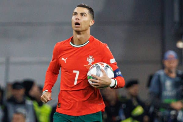 Роналду бош совринни қўлга киритганидан кейин фаолиятини тугатиш ҳақида гапирди