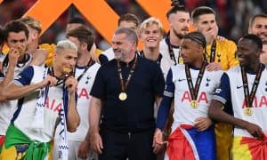 Суперклуб бош мураббийни ҳайдагач, футболчилар жамоадан кетишга қарор қилди