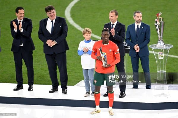 "Олтин тўп" йўлидаги дуэль: Нуну Мендеш Ямал ва Дембеле ўртасидаги кураш ҳақида нималар деди?